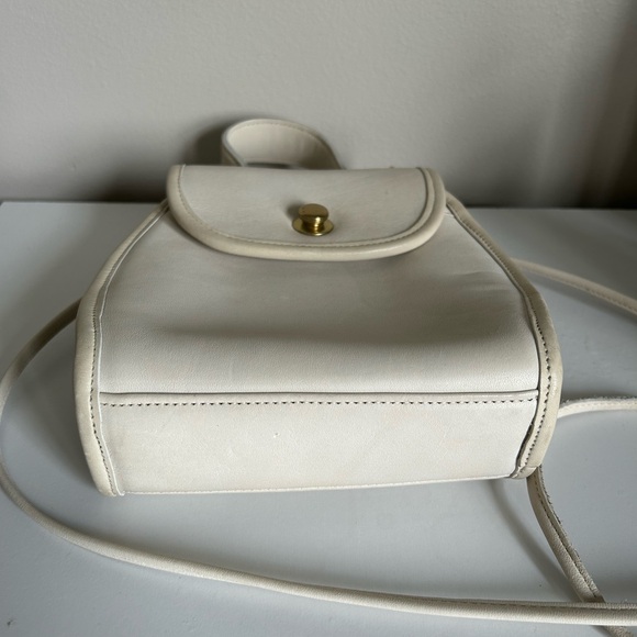 Vintage Coach Derby White Leather Handbag - Picture 3 of 10